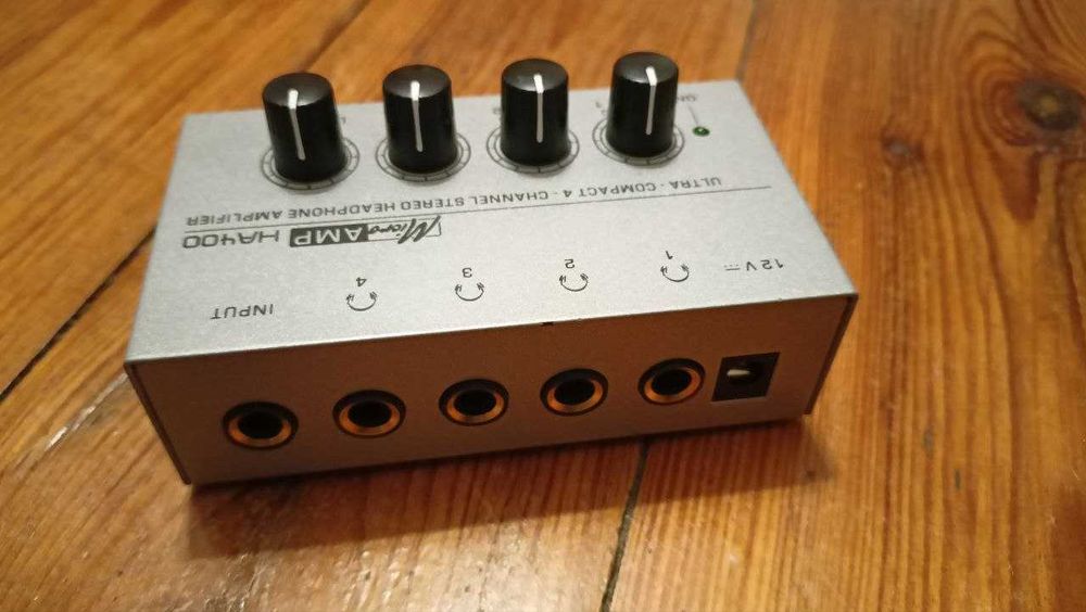 Wzmacniacz słuchawkowy MicroAMP HA400 4 kanały