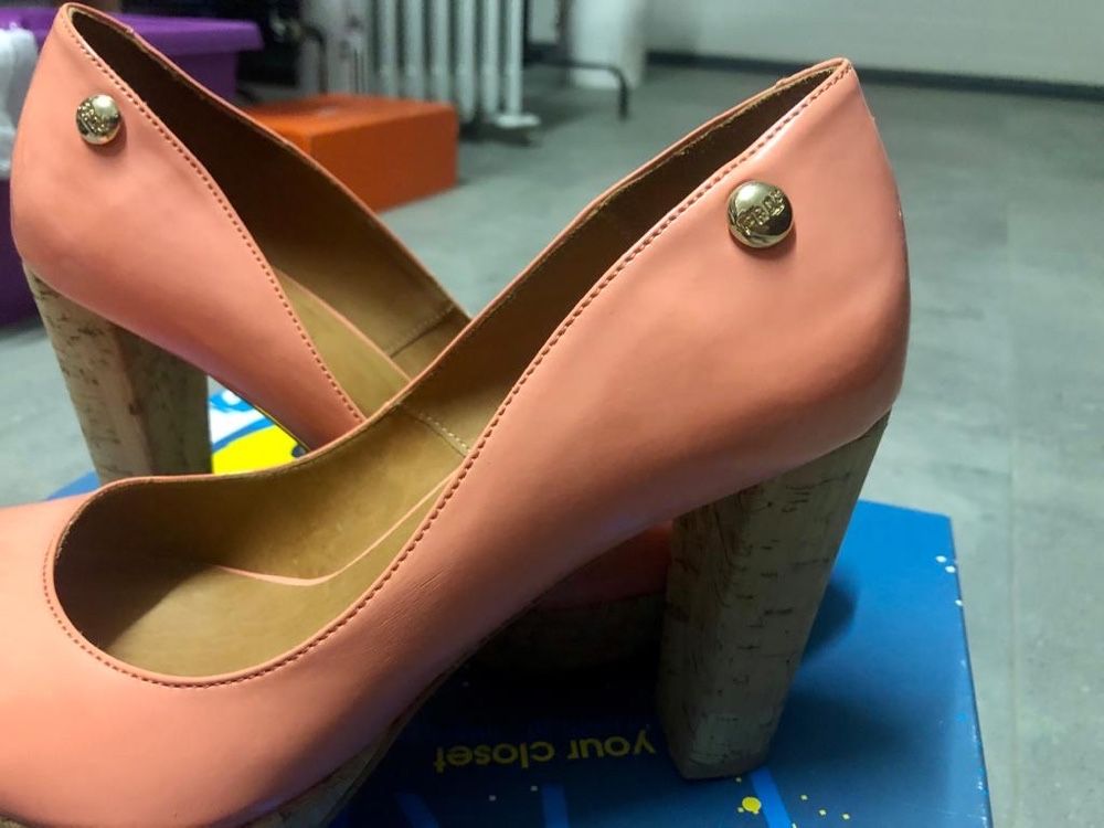 Sapatos PROF como novos