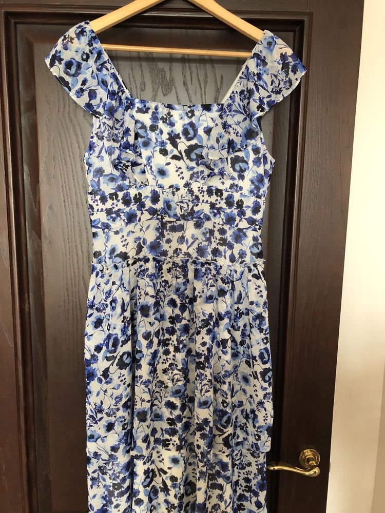 Сукня з принтом в сині квіти