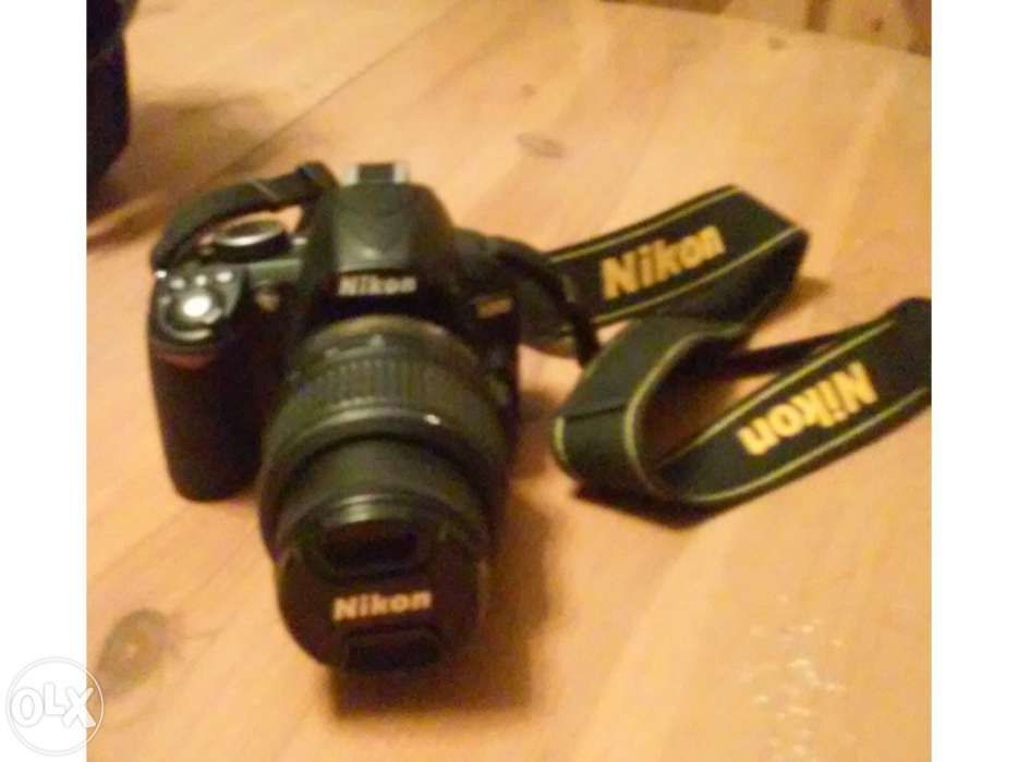 Máquina fotográfica nikon 3100 com duas objectivas