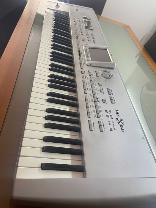 Vendo Korg PA 1 X PRO, a funcionar a 100%.