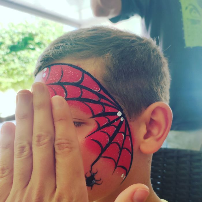 Animação - Pinturas faciais e Néon, Balões, Tatuagens glitter, brindes