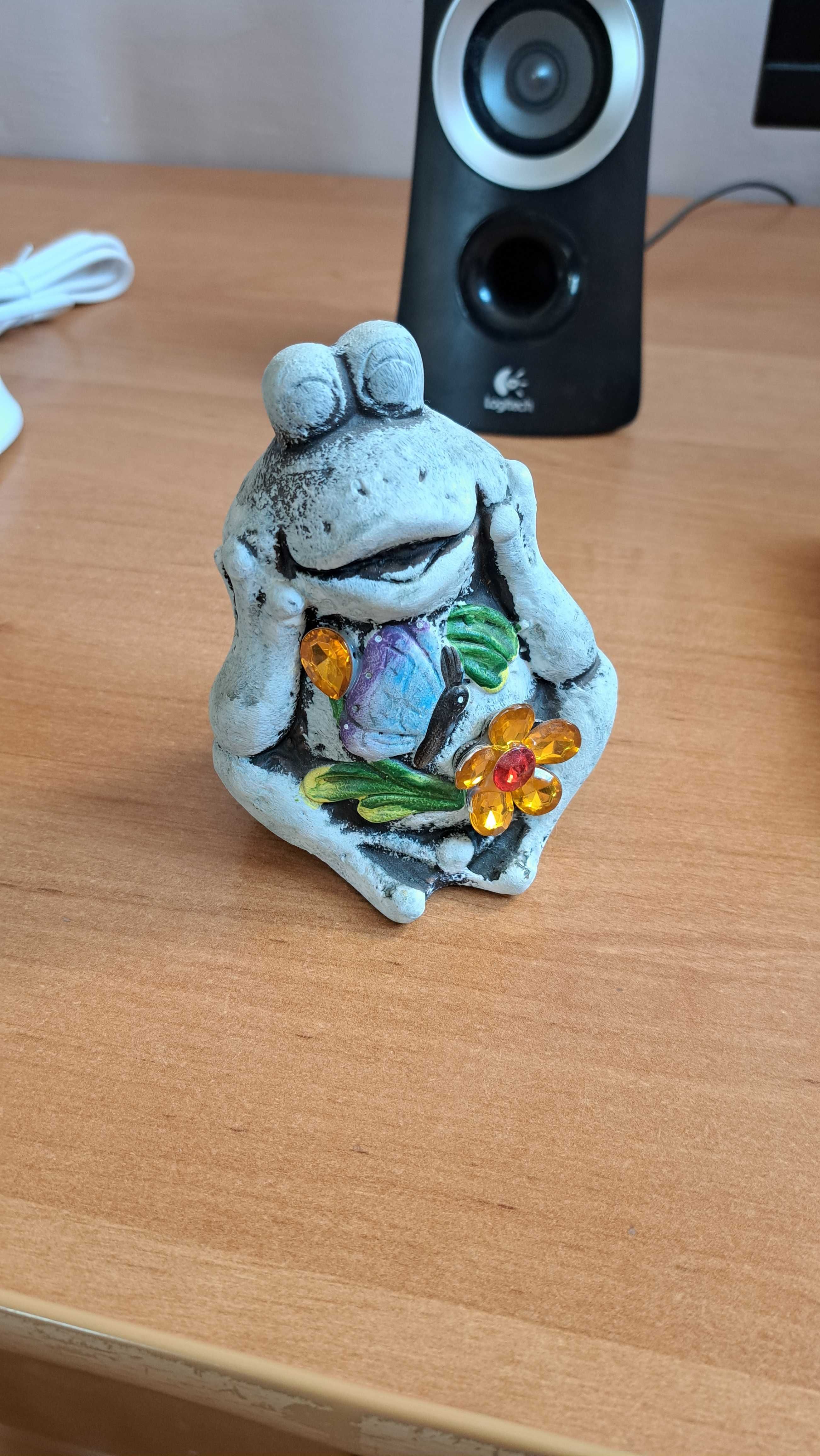 Figurka żaby z porcelany