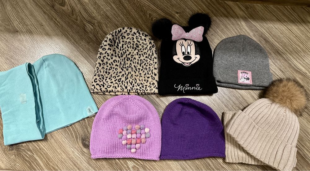 Шапочки осінь -зима і два комплекта