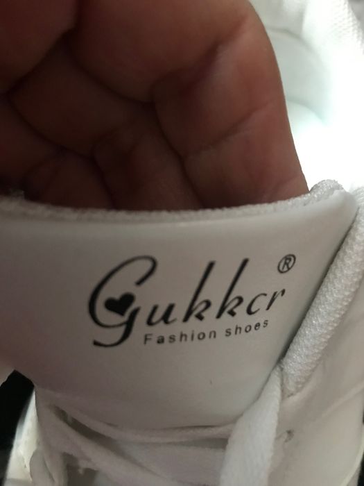Кросівки 39 розмір, нові, фірми Gukkcr