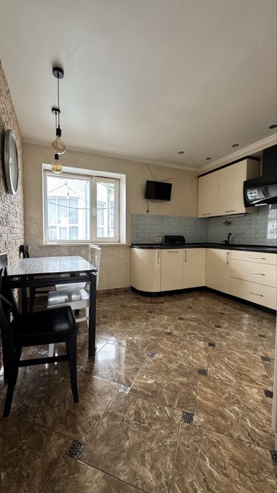 Будинок + діюча стоматологія в 50 км. від Луцька. Готовий бізнес!