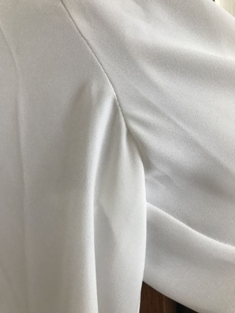 Blusa branca da MANGO