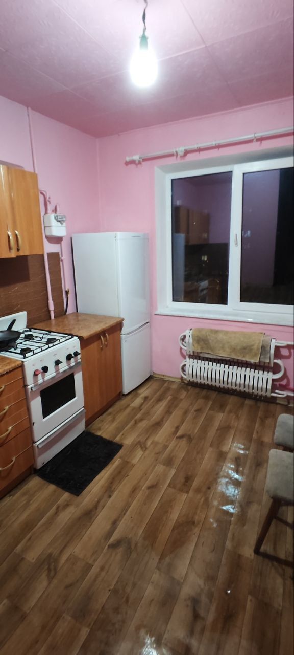 Продам 2 комн. квартиру на Тополе 3