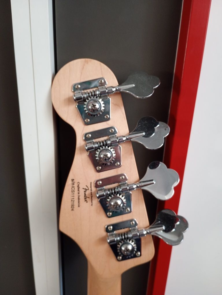 Gitara basowa Squier affinity jazz bass czarny