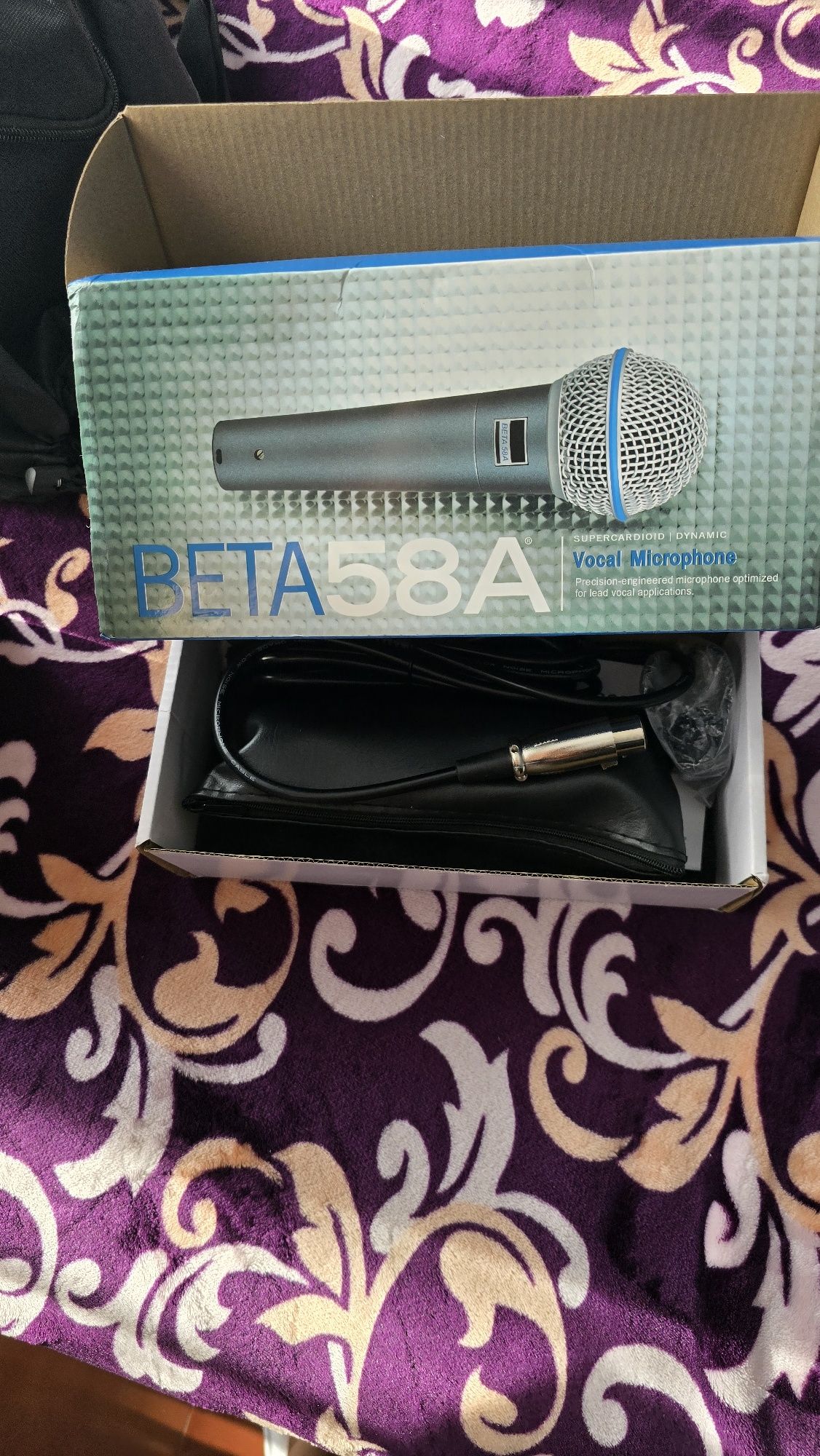 Microfone novo em caixa Beta 58A