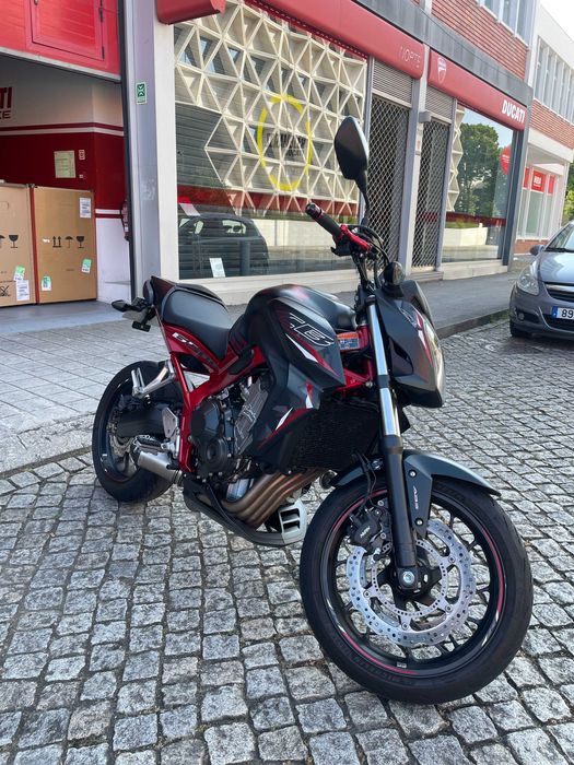 HONDA CB 650 F ( com extras de topo ) de 2017