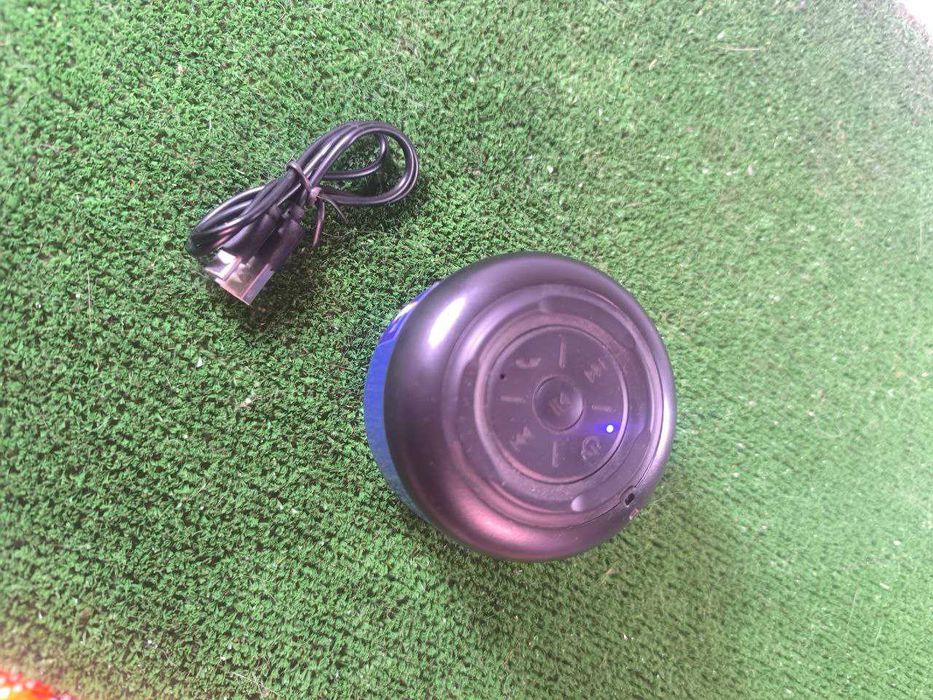 Портативная Bluetooth колонка  глубокие басы чистый звук.