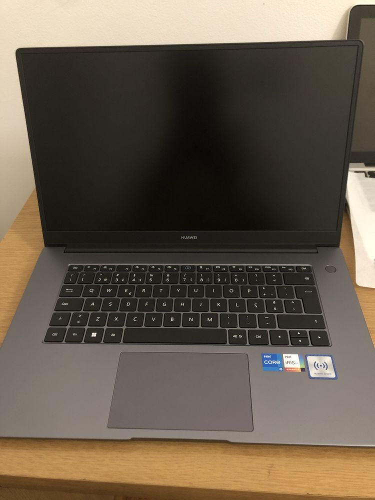 Huawei matebook D16