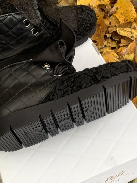 Ботинки из каракуля