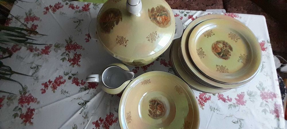 Продам столовый сервиз 