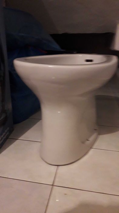 Bidet wolnostojący z baterią
