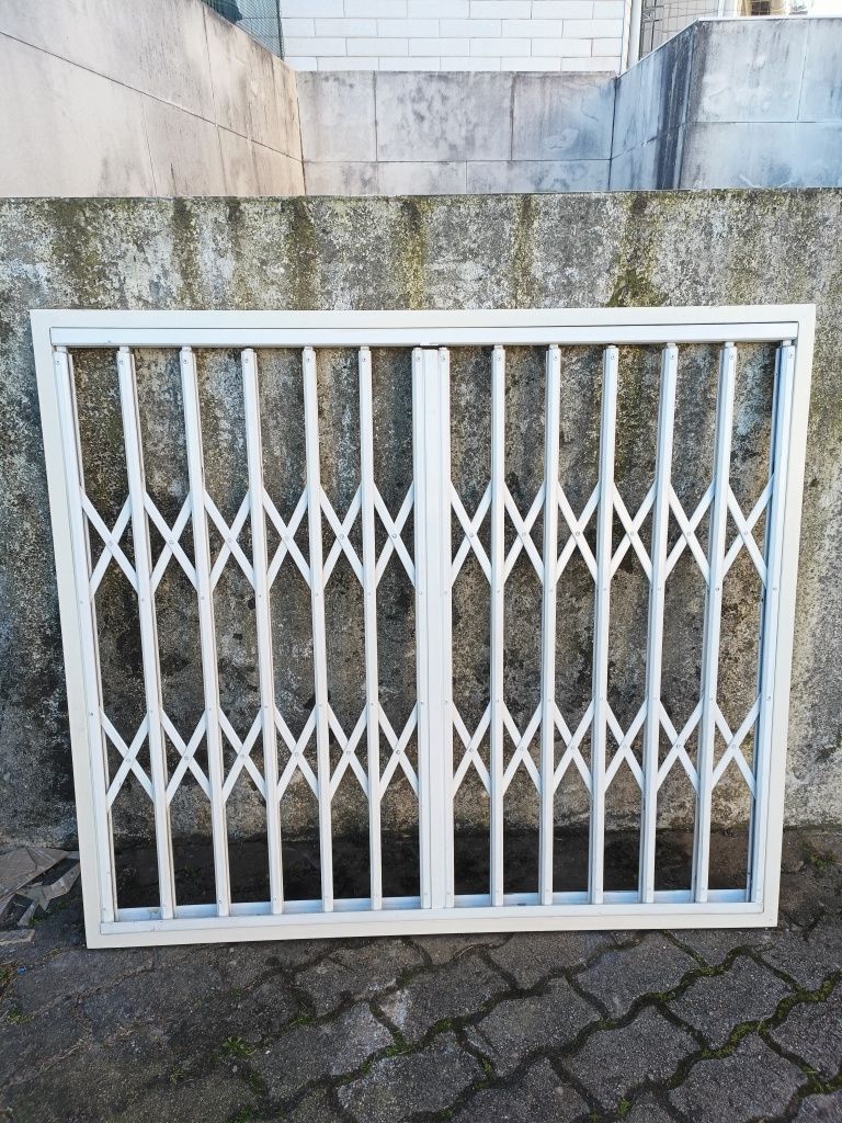 Vendo 3 grades de segurança