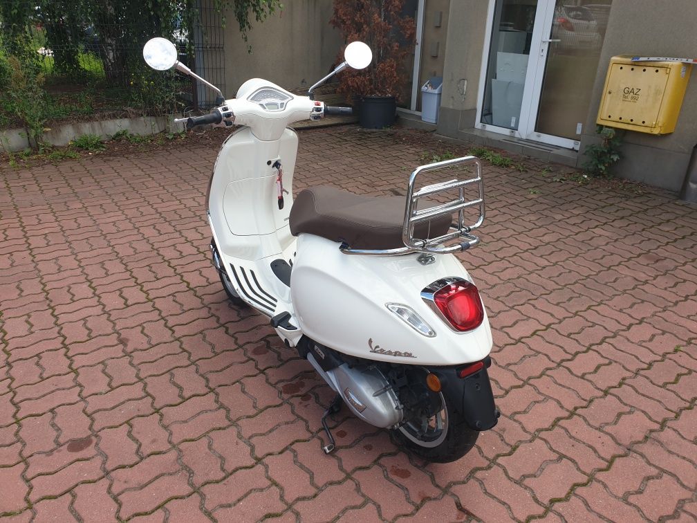 Vespa primavera 125
