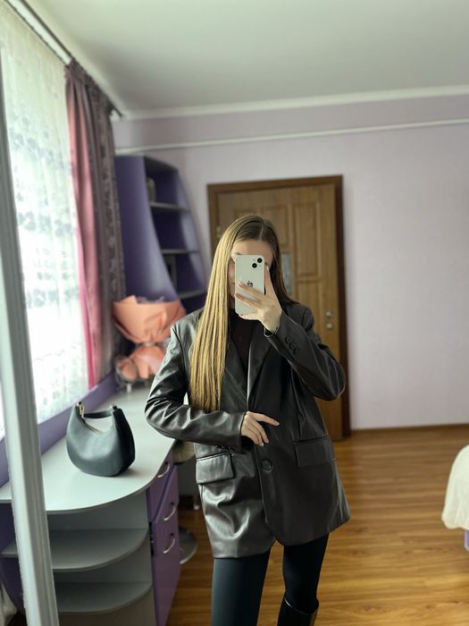 Шоколадний піджак з еко шкіри Bershka