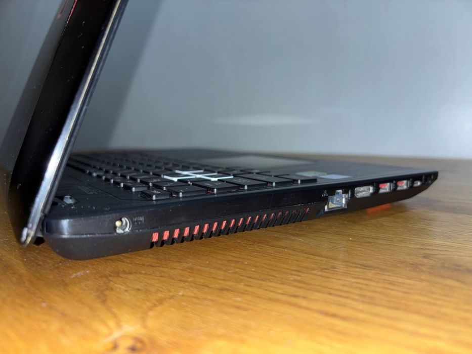 ASUS ROG Strix/Intel Core i5-7300HQ/16 GB/Graphics 2 GB/1 TB