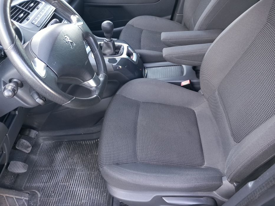 Peugeot 5008 1.6 BlueHdi ( 7 ligares) - 2017 - Novo Preço