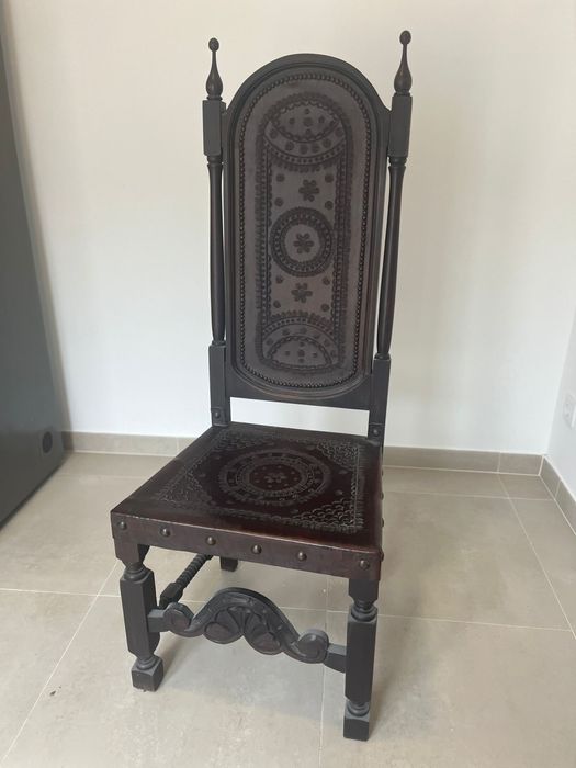 Cadeiras vintage em madeira forrado em pele