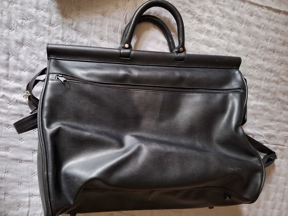 Elegancki kuferek podróżny