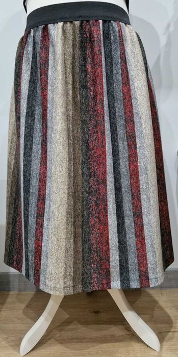 Spódnica jesienna/zimowa w pasy, rozmiar 3XL(46)