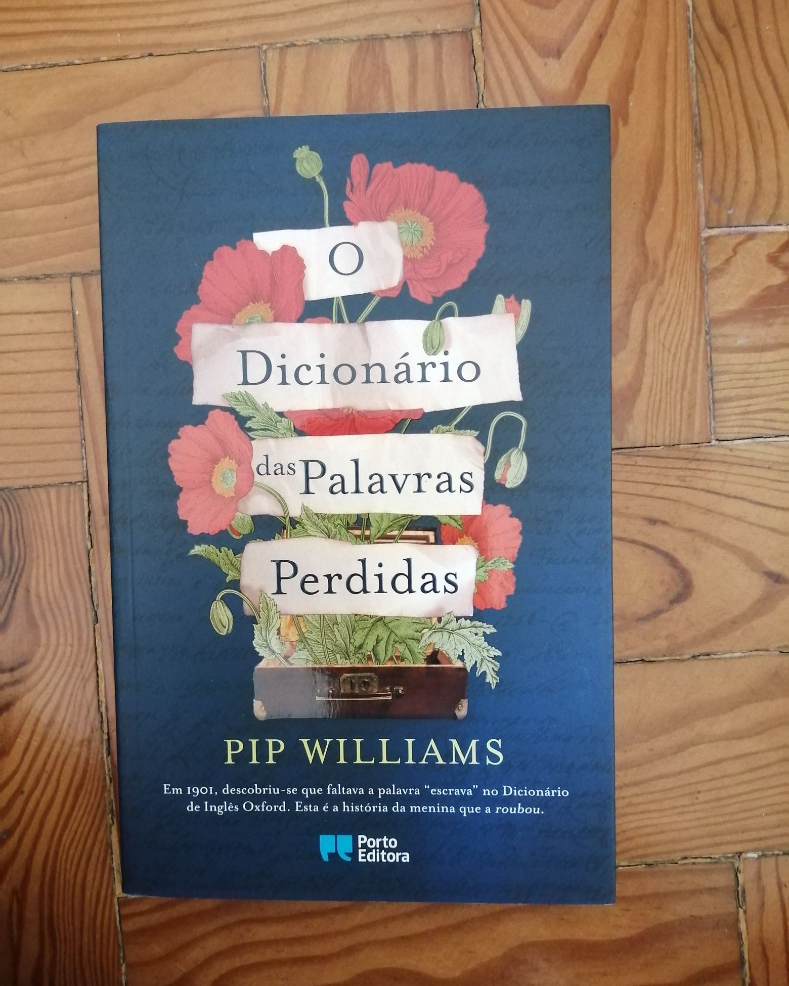 Livros variados em bom estado
