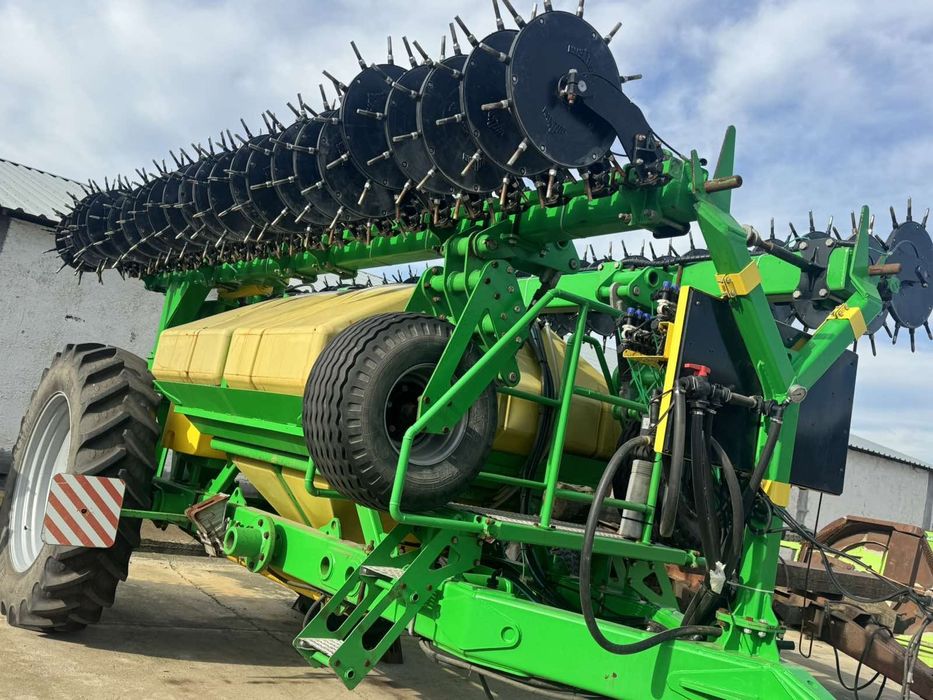 Аплікатор Розкидач рідких добрив Вулкан 12П-250/4000