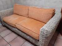 Sofá com almofadas removíveis