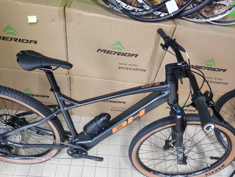 Bh core elétrica exposição