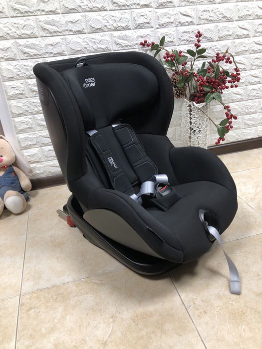 Автокрісло Britax Römer TRIFIX2 i-SIZE Група 1 (9-18 кг) isofix