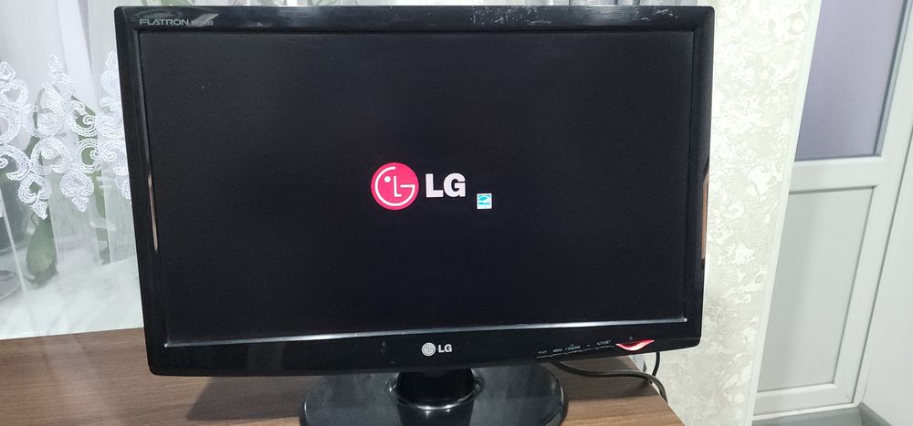 Монитор 24 Full HD (LG W2243S)