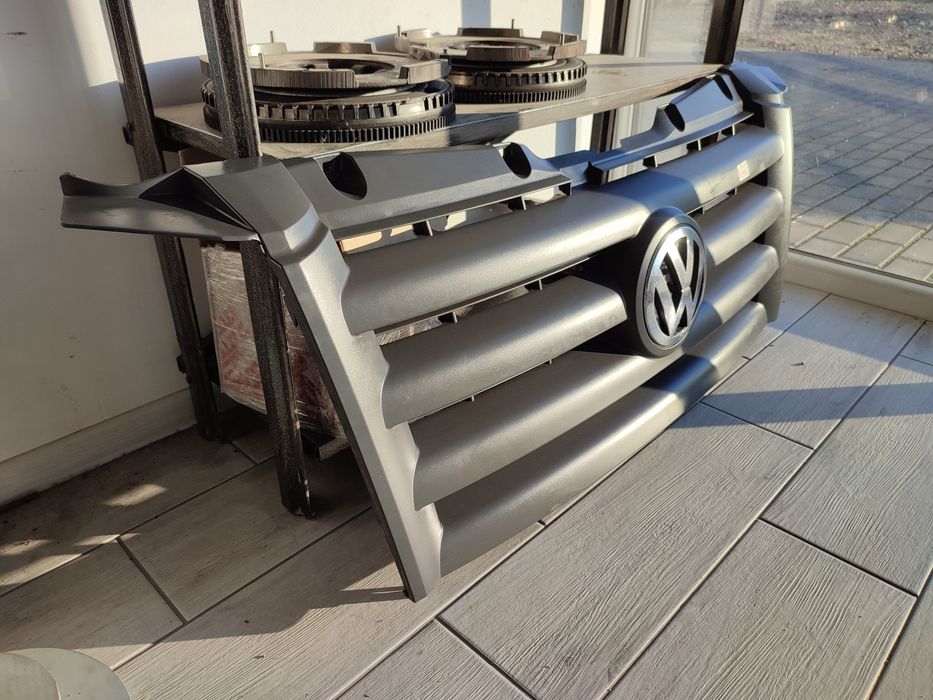 Решітка радіатора VW Crafter