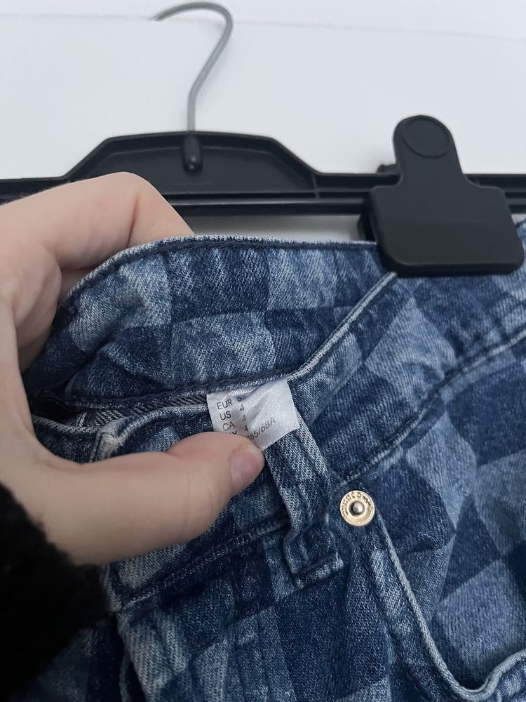 jasnoniebieskie jeansy z prostą nogawką w szachownice H&M S