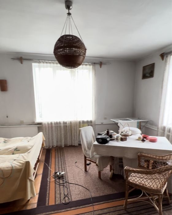 Будинок цегляний, газ, великий сад, гараж, господарські споруди