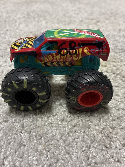 Монстер трек машинки хот вілс