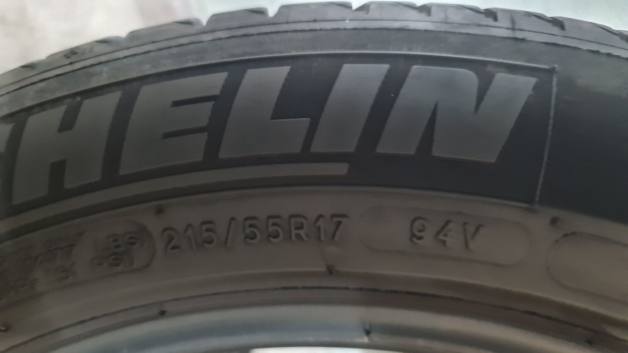 Vendo 2 pneus 215 / 55 R17 Michelin