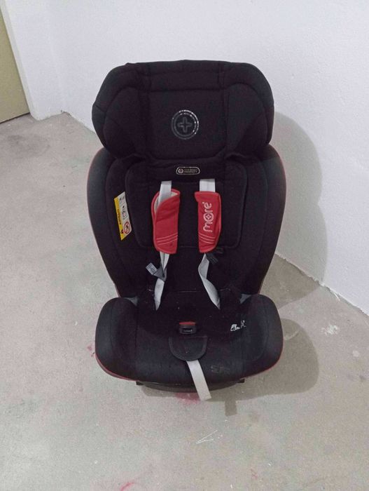cadeira auto para bebé com isofix.