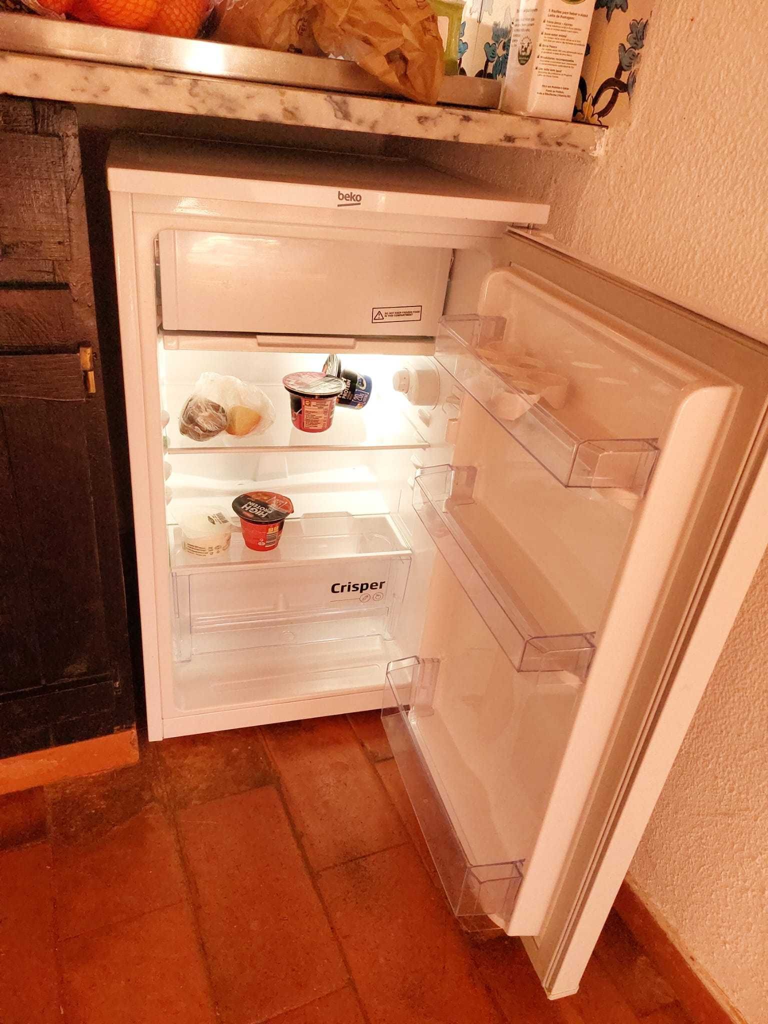 Frigorífico 85cm com congelador – Excelente estado! 125 €