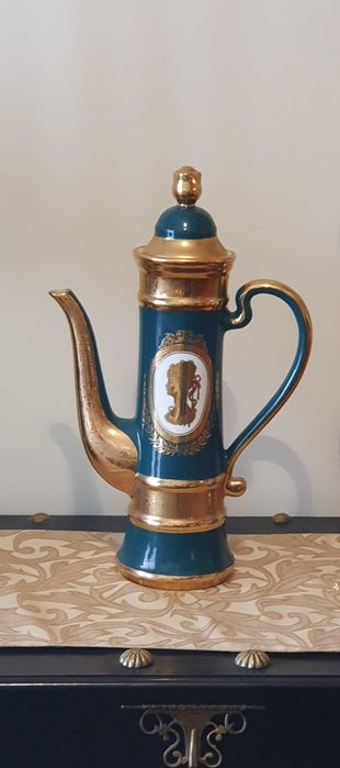 Bule de porcelana da marca Bohemia, banhado a ouro