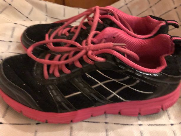 Sportowe lekkie buty  w kolorze czarno różowym
