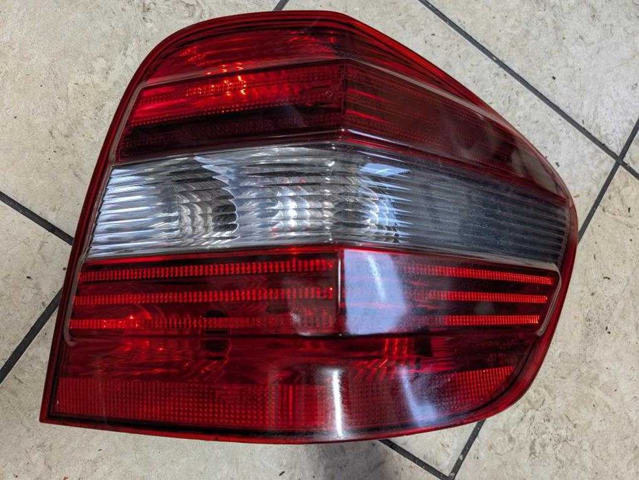 Lampa tył tylna lewa Mercedes W164 ML