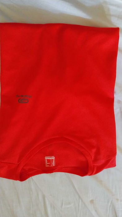 Camisola nike nova oferta de outra de outra marca preta ou vermelha