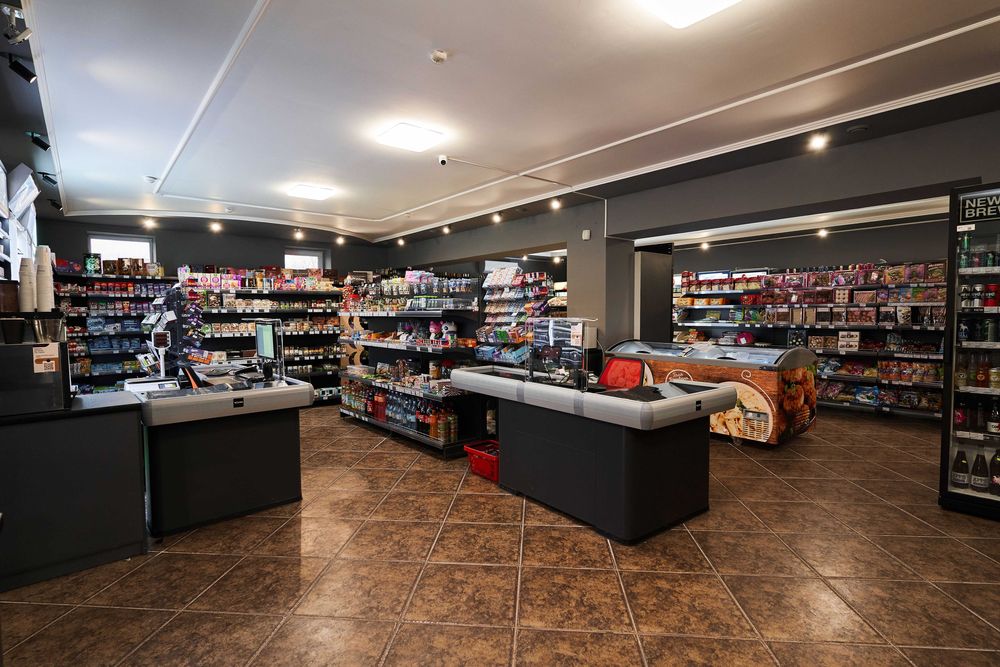 Касовий бокс. Касова зона. Прикасові стелажі для імпульсних продажів.