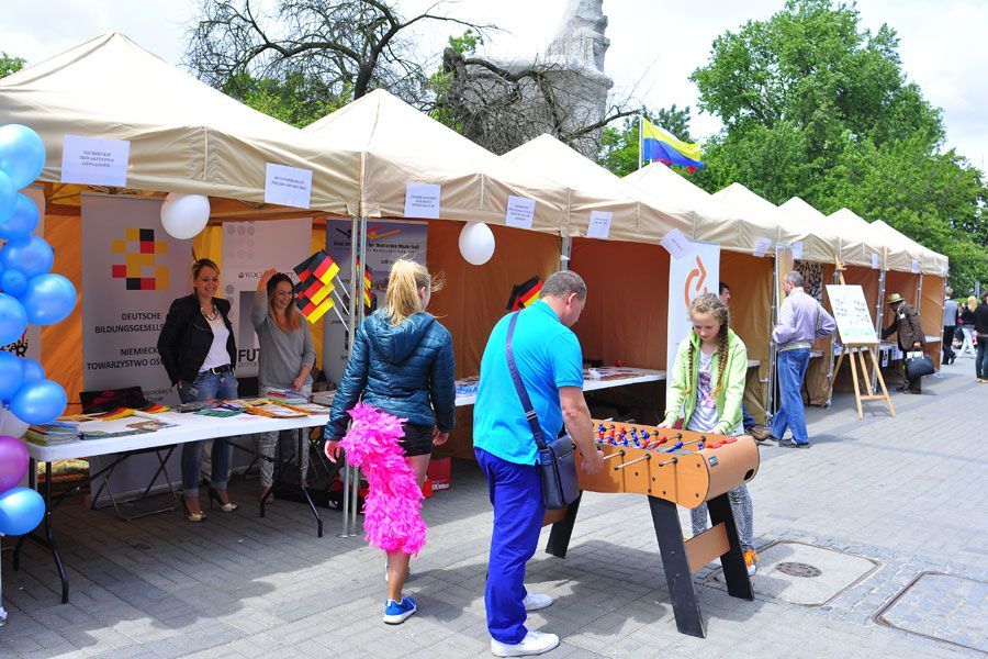 Namioty ekspresowe - wynajem, montaż, transport