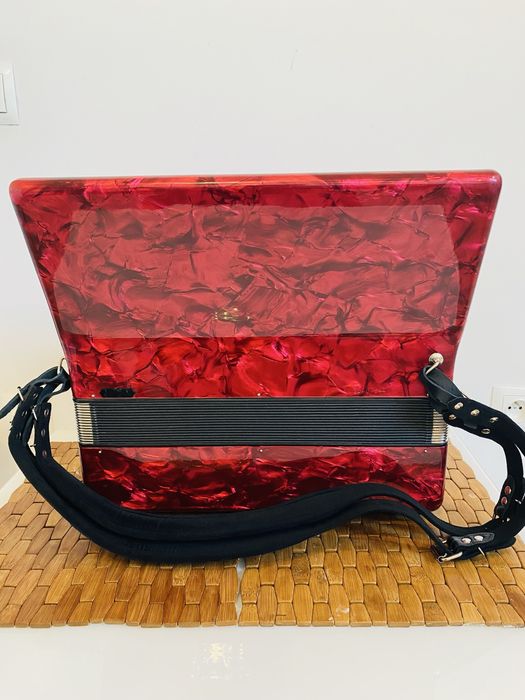 Akordeon Weltmeister Meteor 96 basów, 4 chóry. Bardzo ładny stan