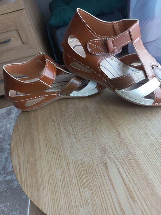 Sandały damskie,lekkie przewiewnego rozm.39- j.n.