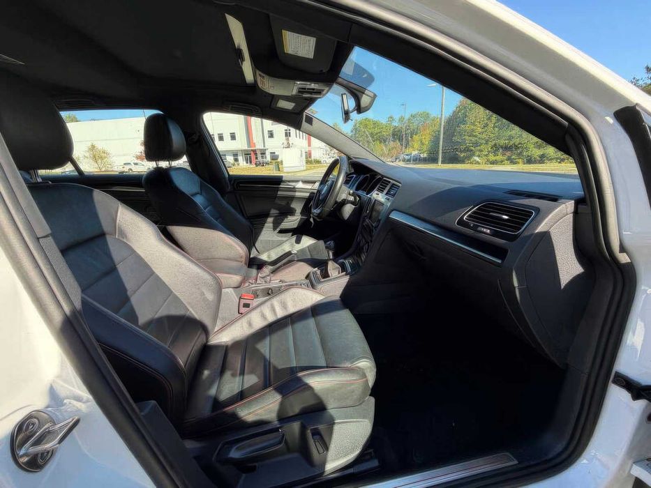 Volkswagen Golf      2017